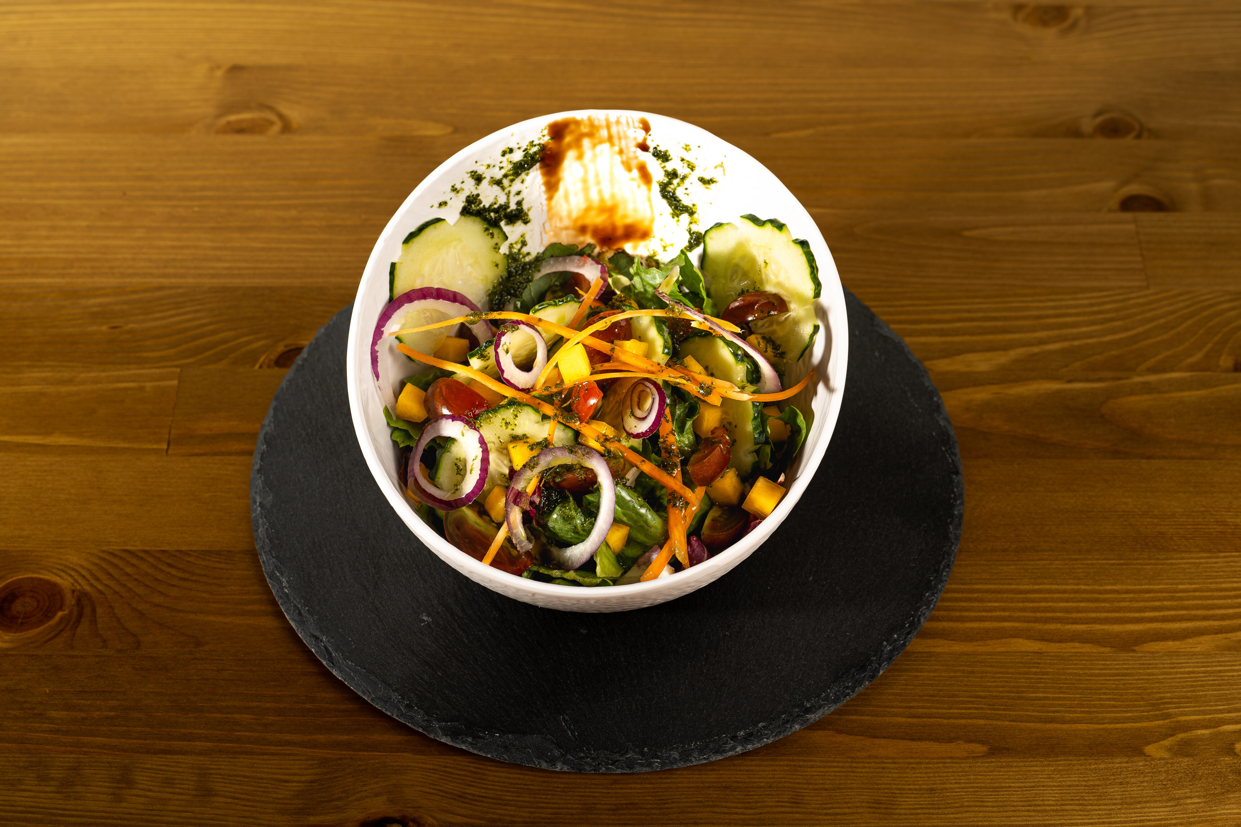 Fotografía de ensalada preparada por chef — fotógrafo gastronómico en Valencia