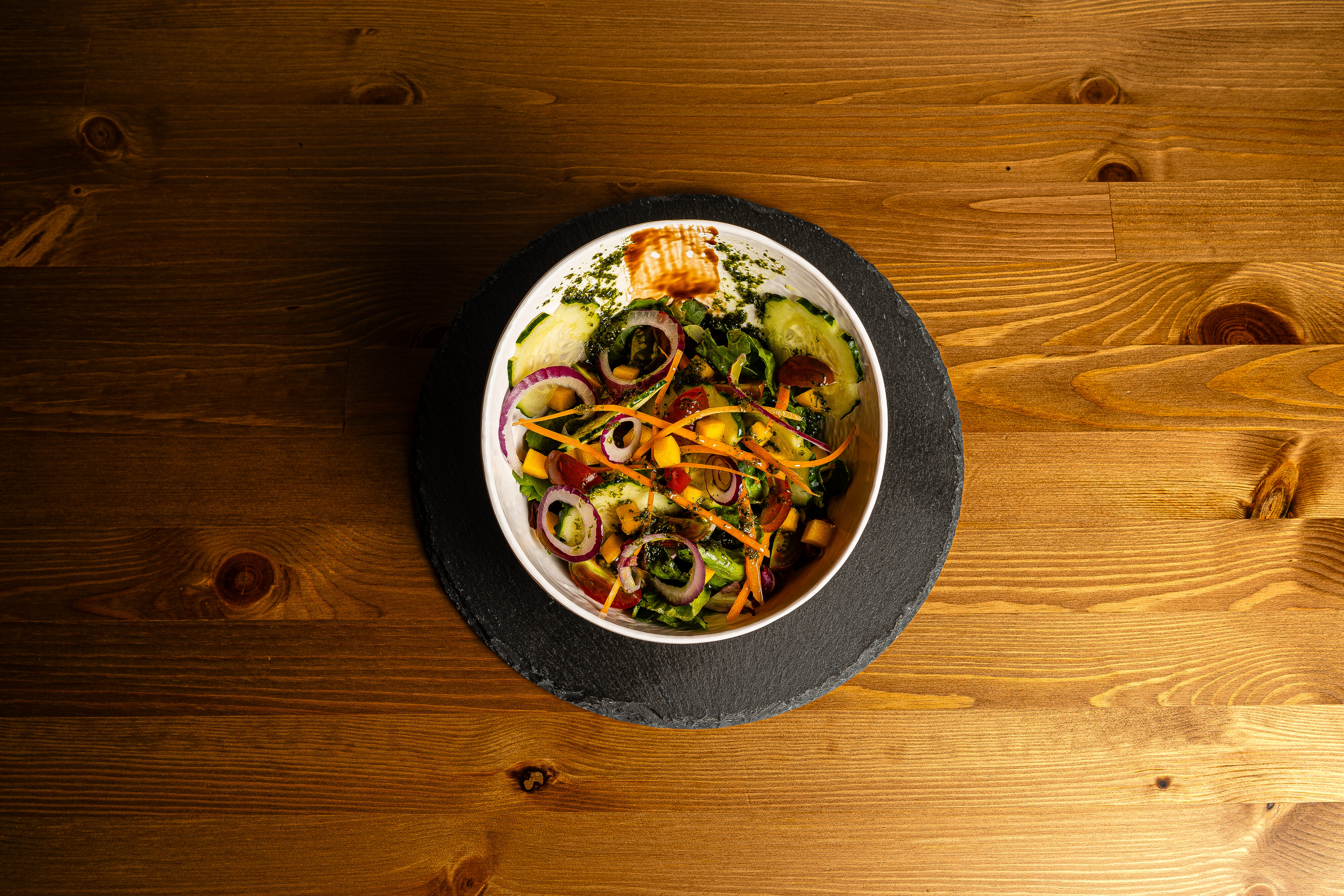 Fotografía de ensalada preparada por chef — fotógrafo gastronómico en Valencia