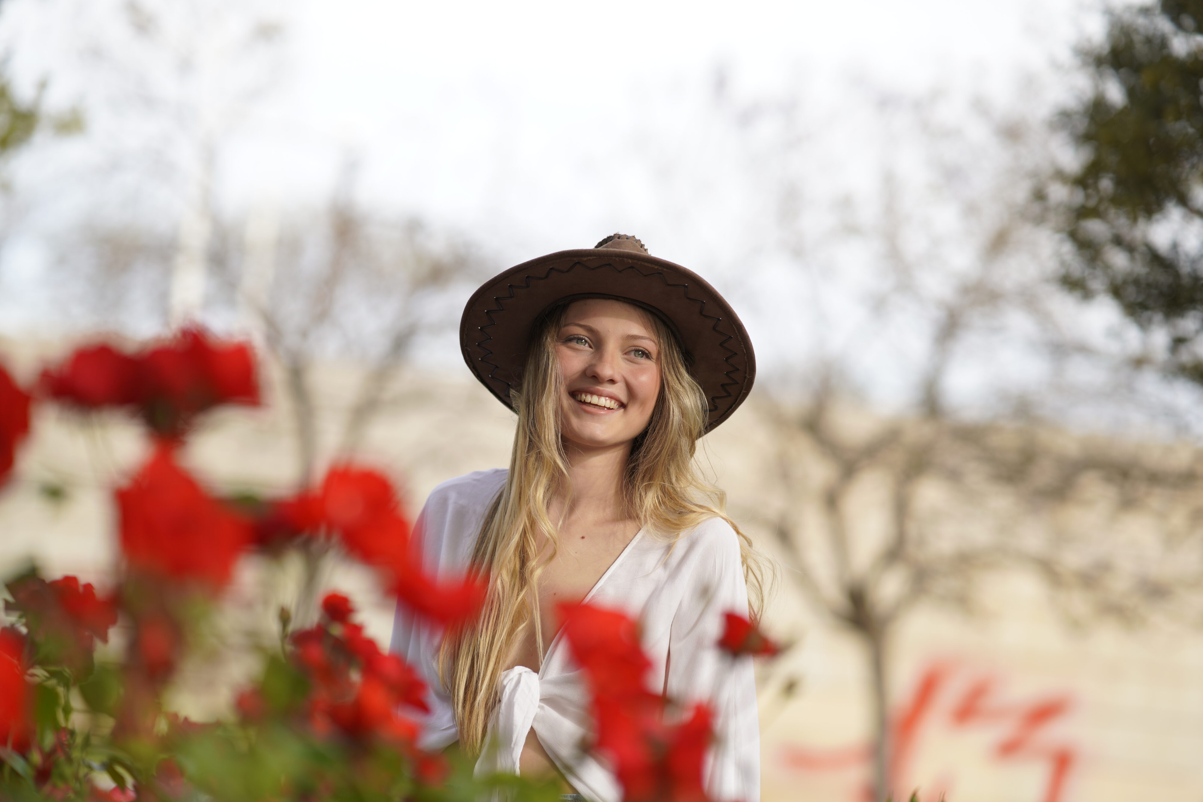 Fotógrafo de retratos en Valencia — Adri Pérez capturando una sonrisa auténtica con luz natural